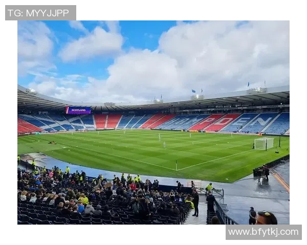 30号足球巨星的传奇人生与绿茵荣耀故事全景展现