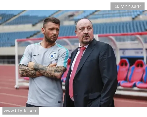 从球场巨星到战术大师足球球星转型教练的成长之路