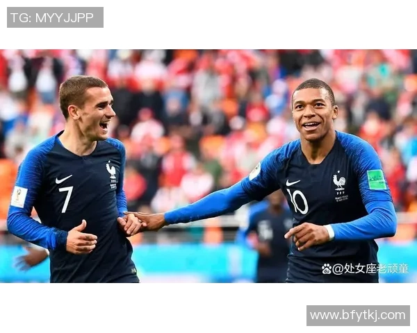 扎丸子头的足球球星展现不一样的场上风采与个性魅力