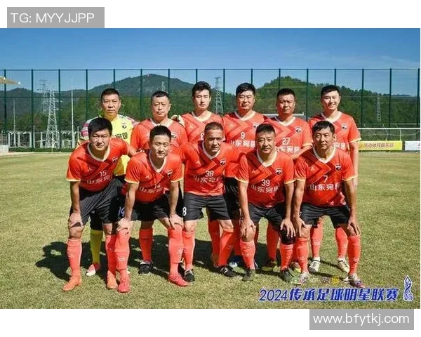 李老师购买八个足球球星模型成为学生们讨论的话题并激发兴趣