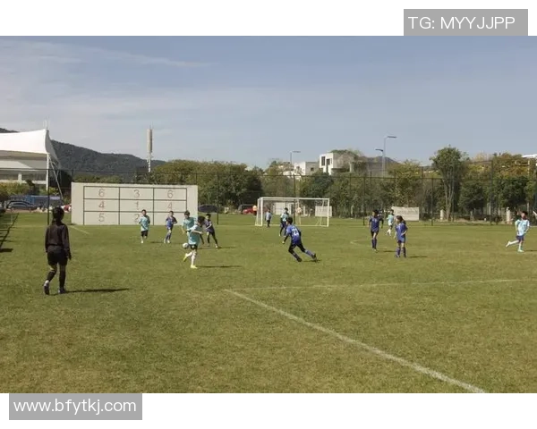 薛姓足球明星拼搏历程展现绿茵赛场激情与不懈追梦精神