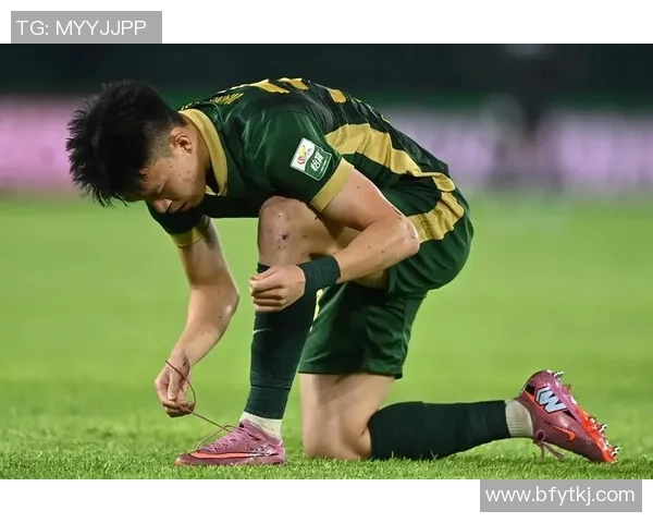 足球明星膝盖伤病困扰影响职业生涯发展及赛场表现分析